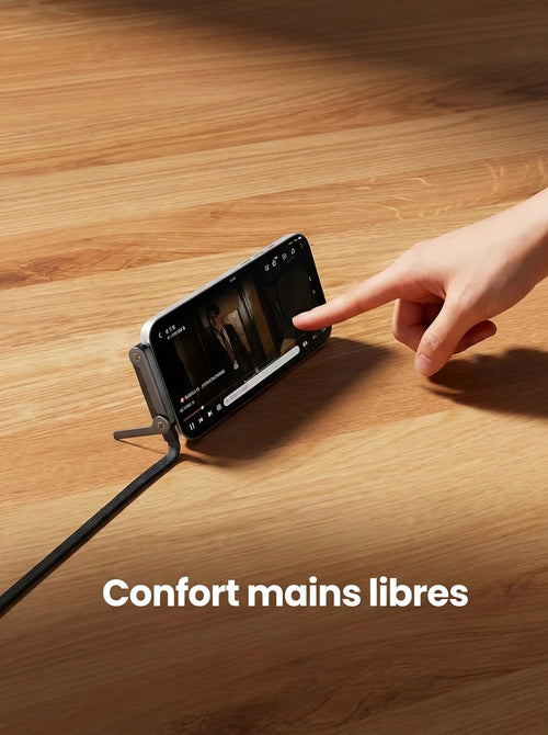 Telephone pose sur son support pendant la charge, mains libres